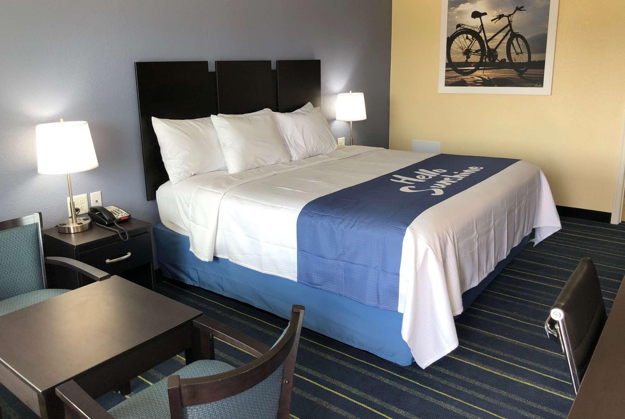Days Inn By Wyndham Charles Town Eksteriør billede
