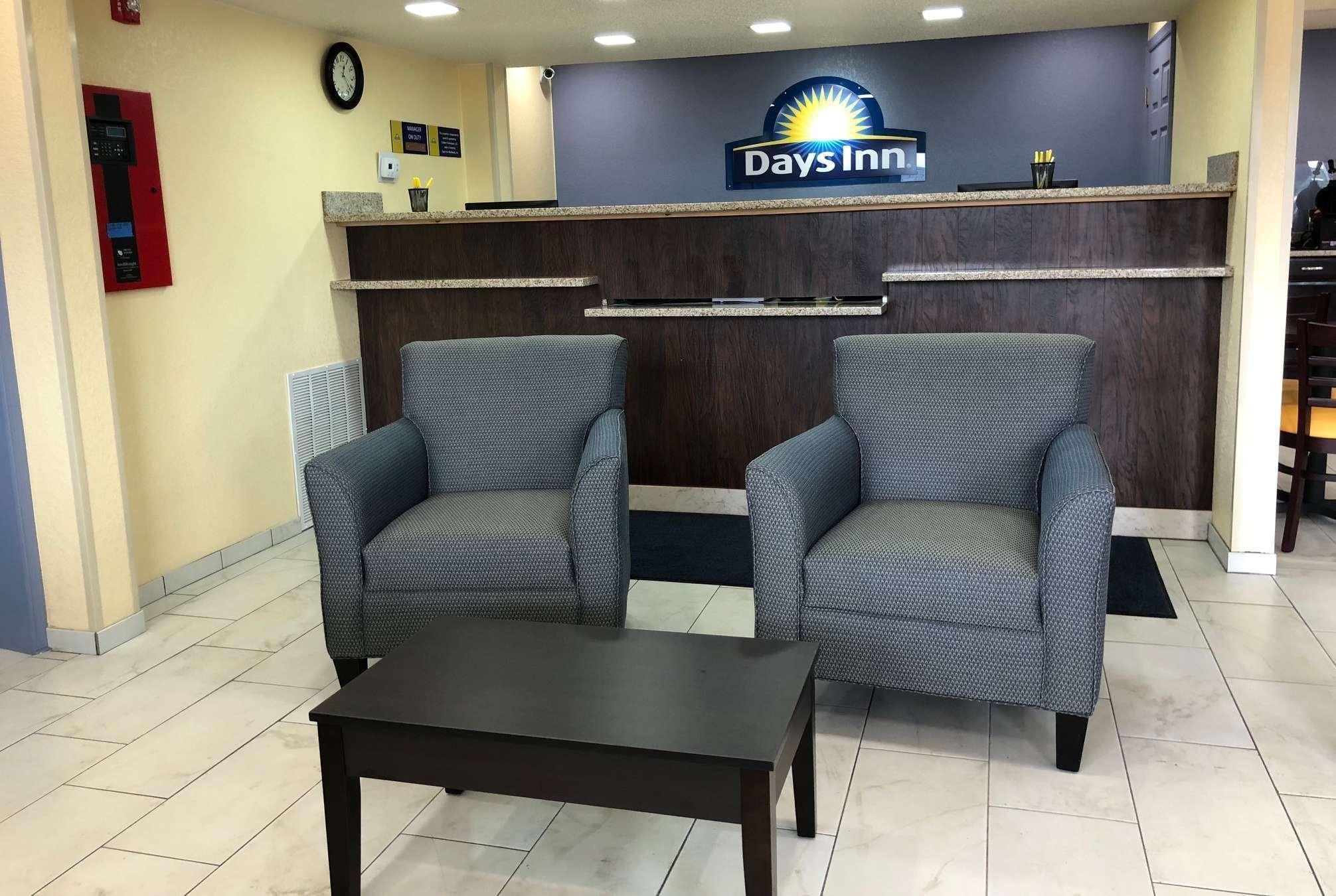 Days Inn By Wyndham Charles Town Eksteriør billede