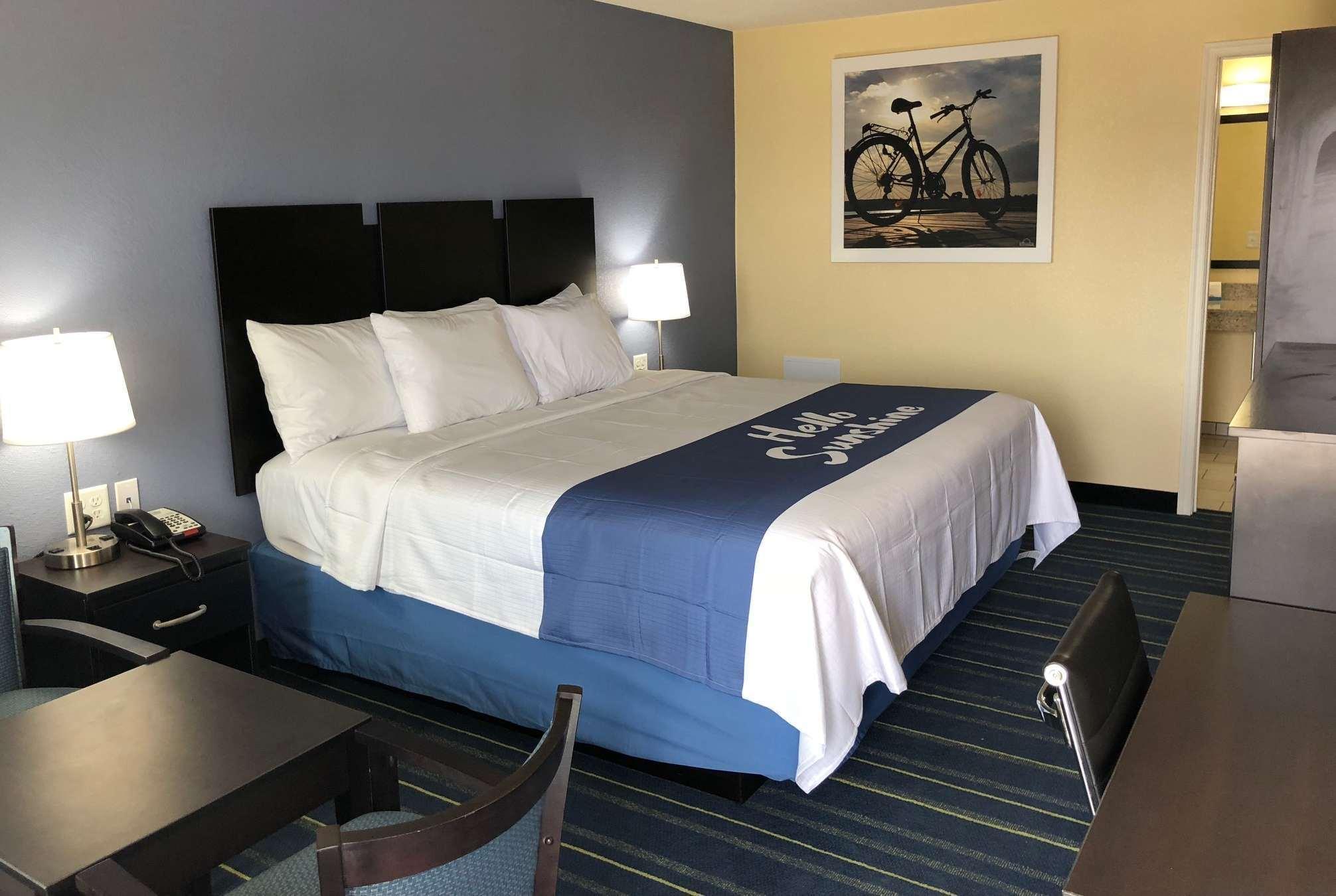 Days Inn By Wyndham Charles Town Eksteriør billede