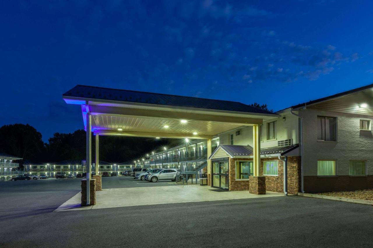 Days Inn By Wyndham Charles Town Eksteriør billede